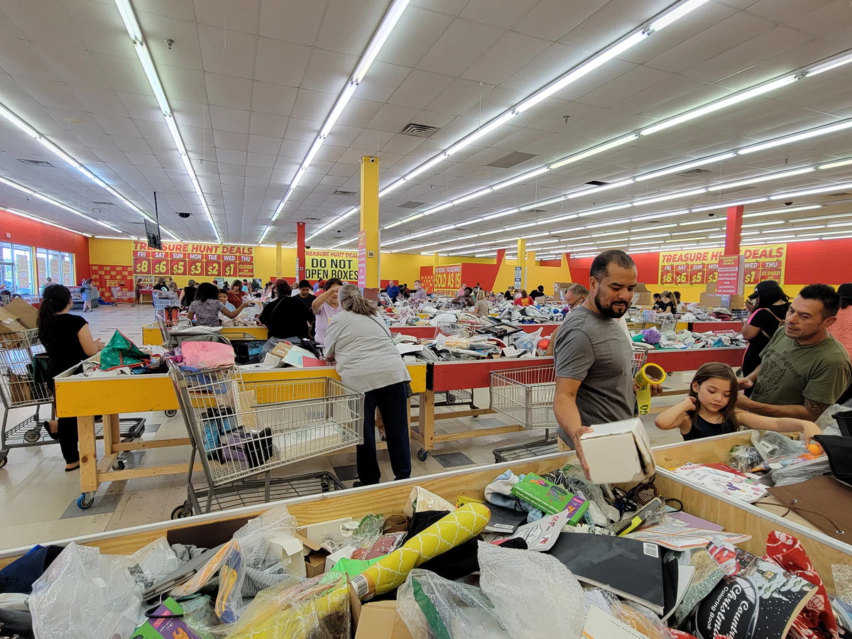 Treasure Hunt Deals Racine interior merchandise display - bin store.