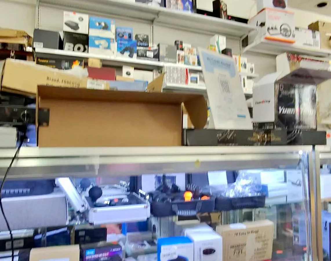 Treasure Hunt Outlet interior merchandise display - discount store in north randall and middleburg heights, ohio.