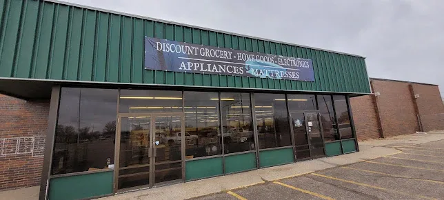 Treasure Trove – Discount Liquidation Store interior merchandise display - discount store in south hutchinson, kansas.