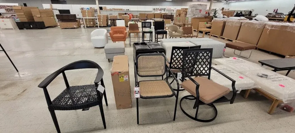 Treasure Trove – Discount Liquidation Store interior merchandise display - discount store in south hutchinson, kansas.