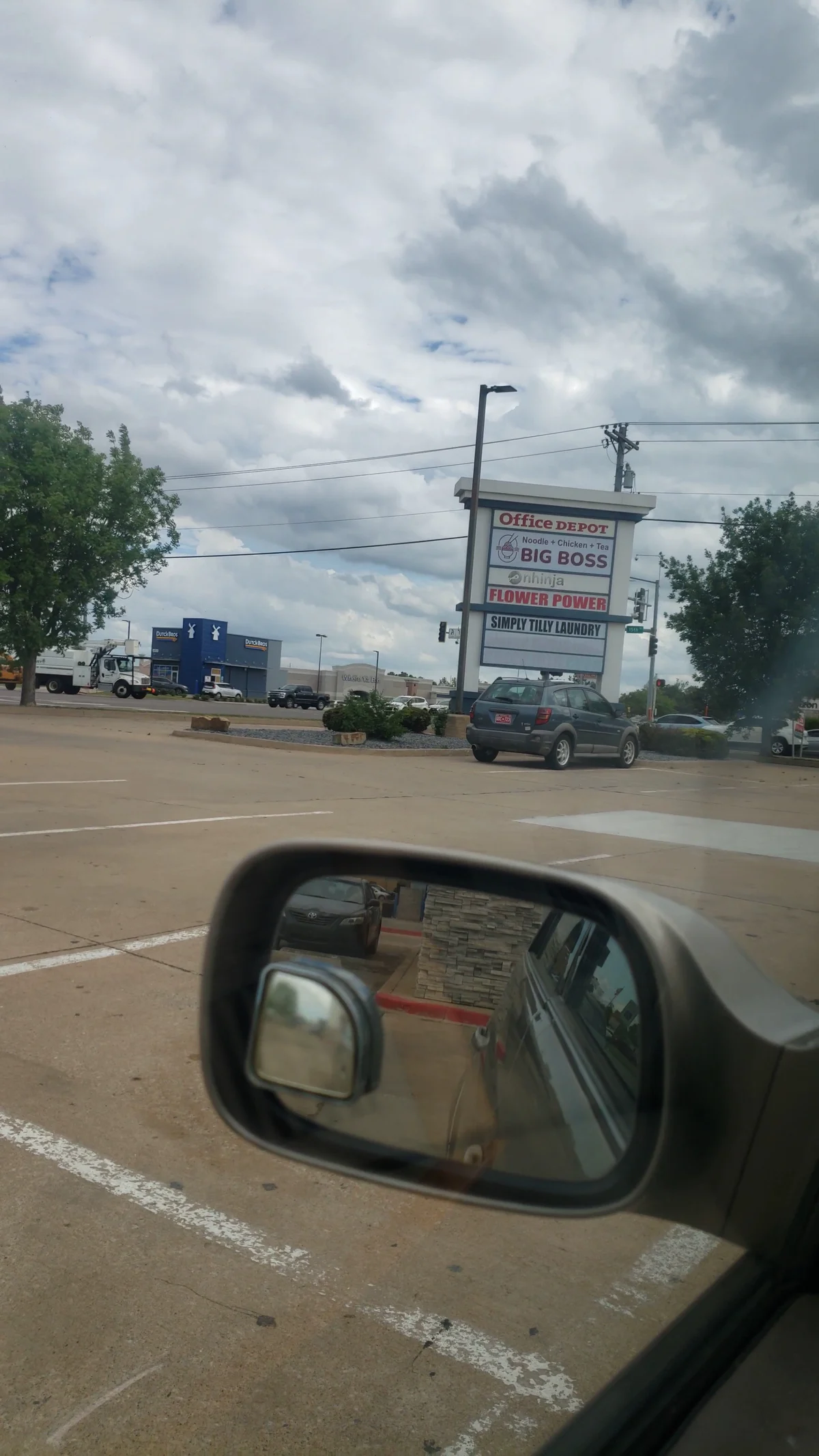 Where Ya Bin Edmond bin store in Edmond, OK — a liquidation store with daily price drops.