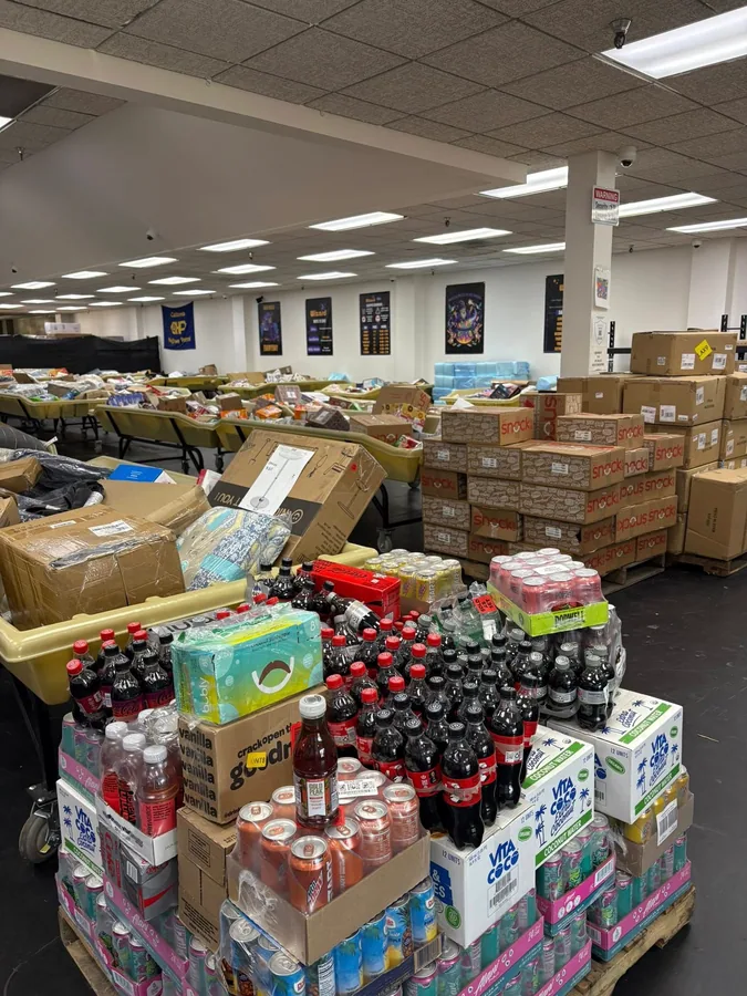 Wizard Bins & Auctions bin store in Redding, CA — a liquidation store with daily price drops.